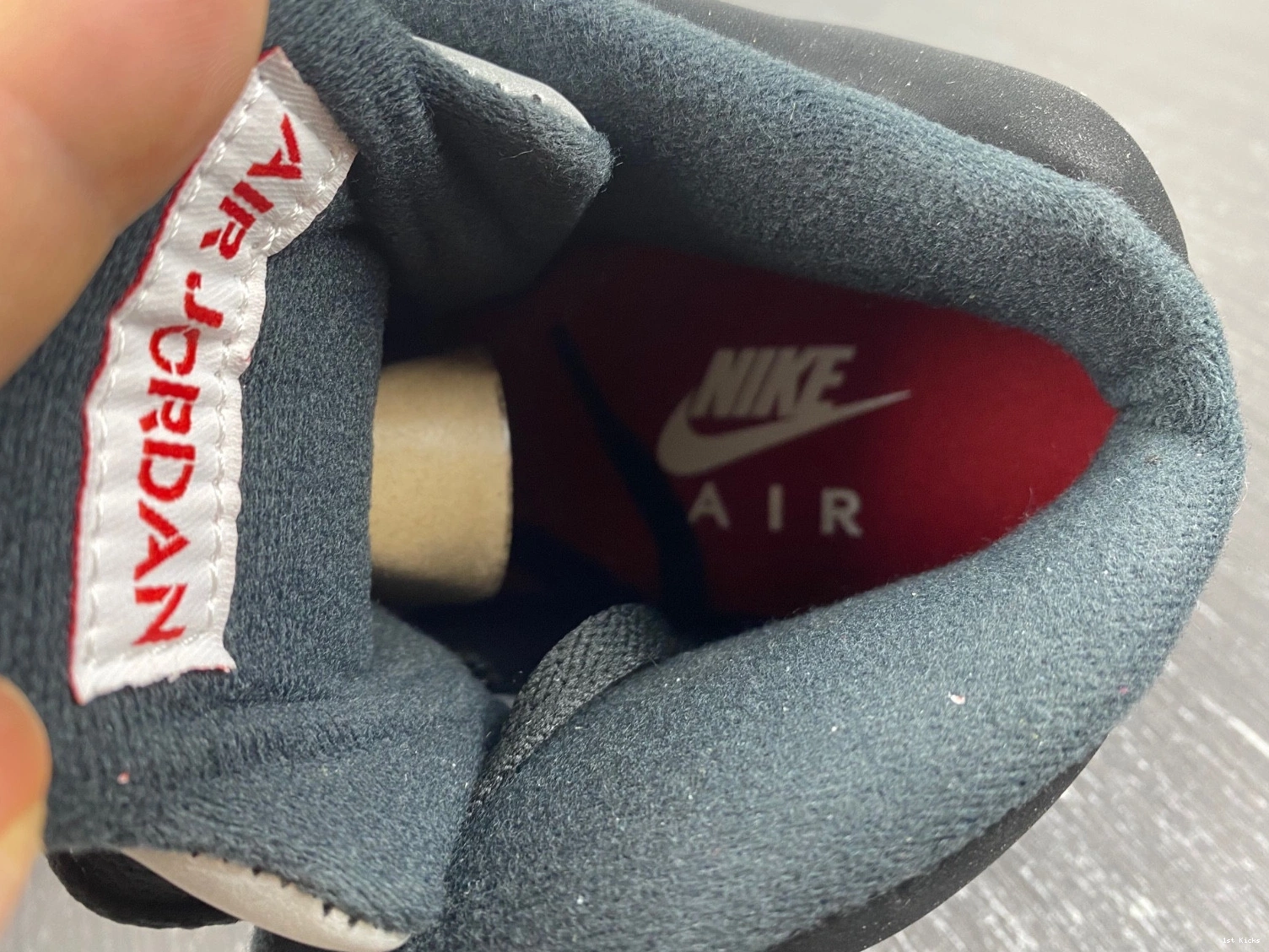 Jordan Retro Metallic (2016) - Black 845035-003 5 0124